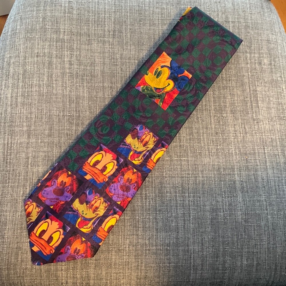 Disney Mickey Unlimited tie - Donald Goofy Pluto Mickey
